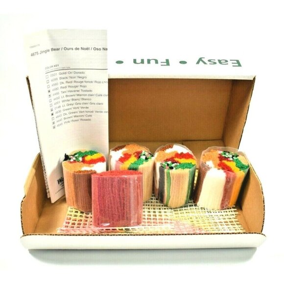 Caron International Jingle Bear #4675 Latch Hook Kit 12 x 12 WonderArt - Picture 2 of 7